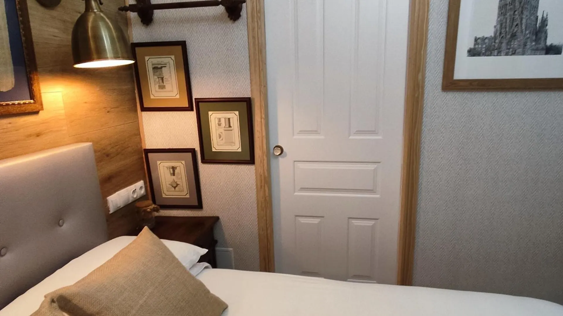 ברצלונה Studio Or Rooms With Private Bathroom Or Rooms With Shared Bathroom דירה