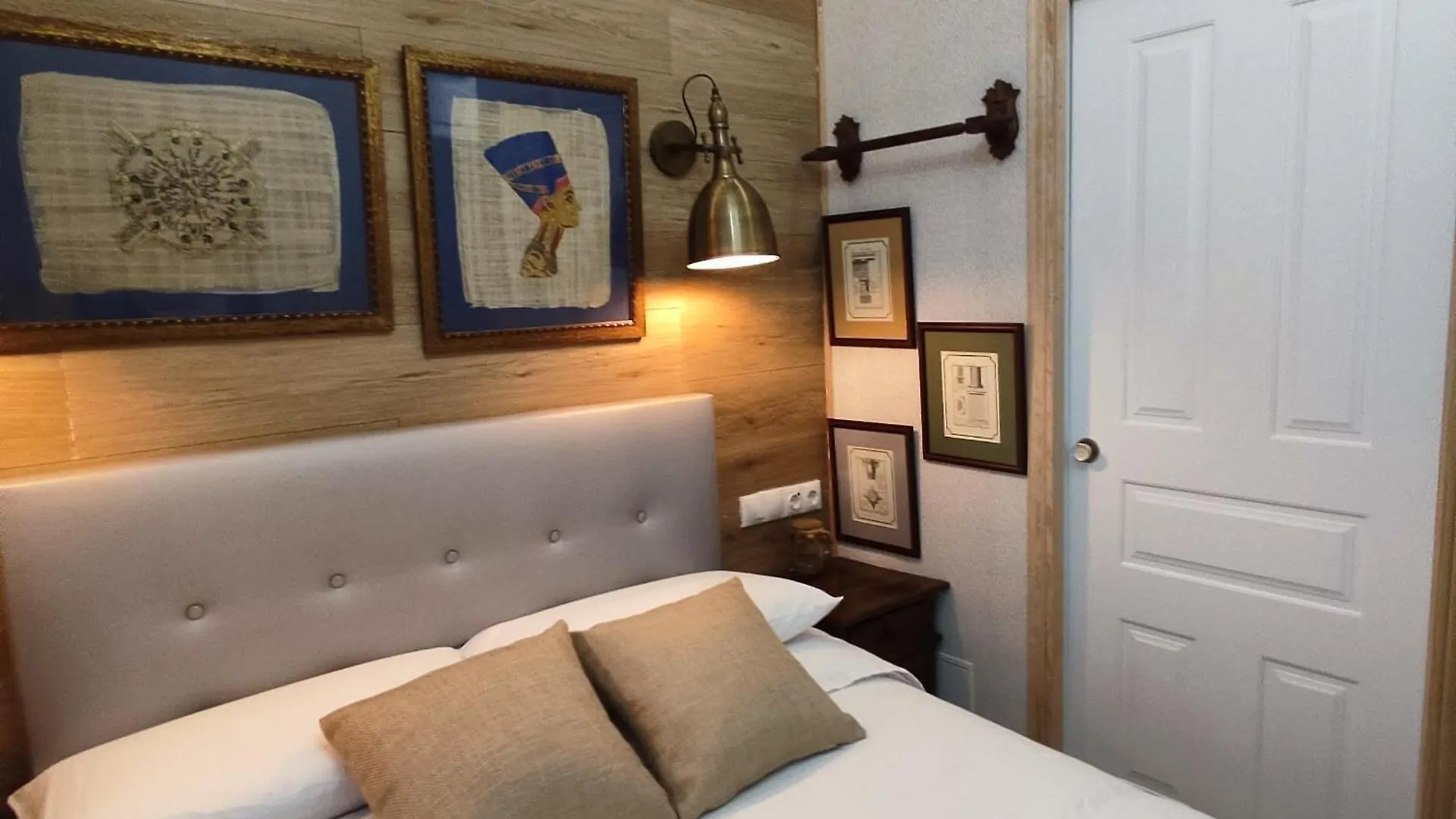 ברצלונה Studio Or Rooms With Private Bathroom Or Rooms With Shared Bathroom ספרד