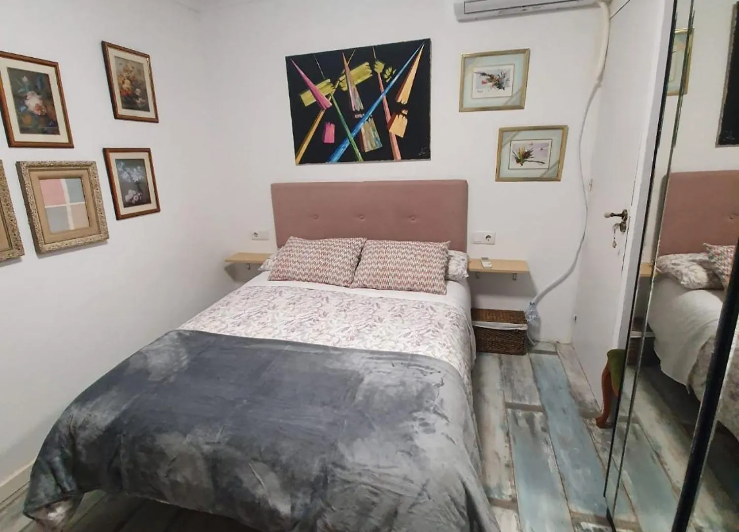 דירה ברצלונה Studio Or Rooms With Private Bathroom Or Rooms With Shared Bathroom