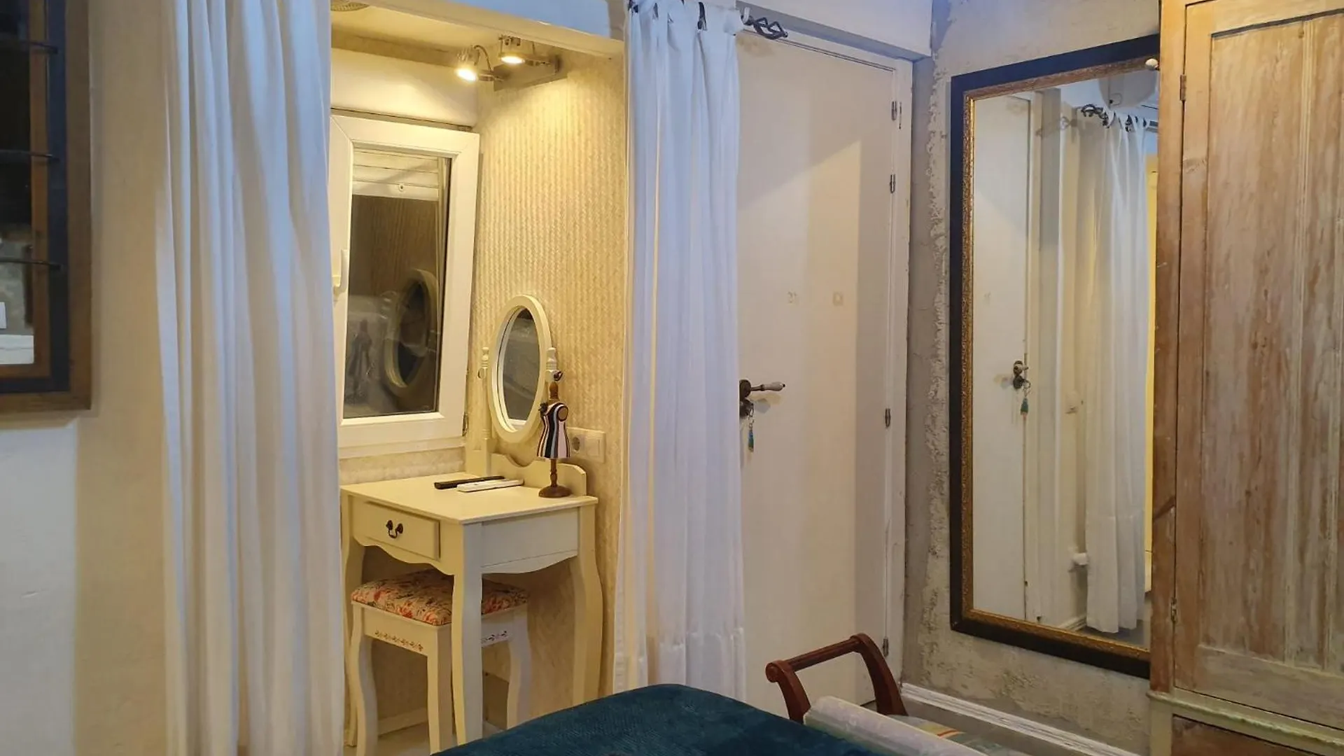 ברצלונה Studio Or Rooms With Private Bathroom Or Rooms With Shared Bathroom 0*,