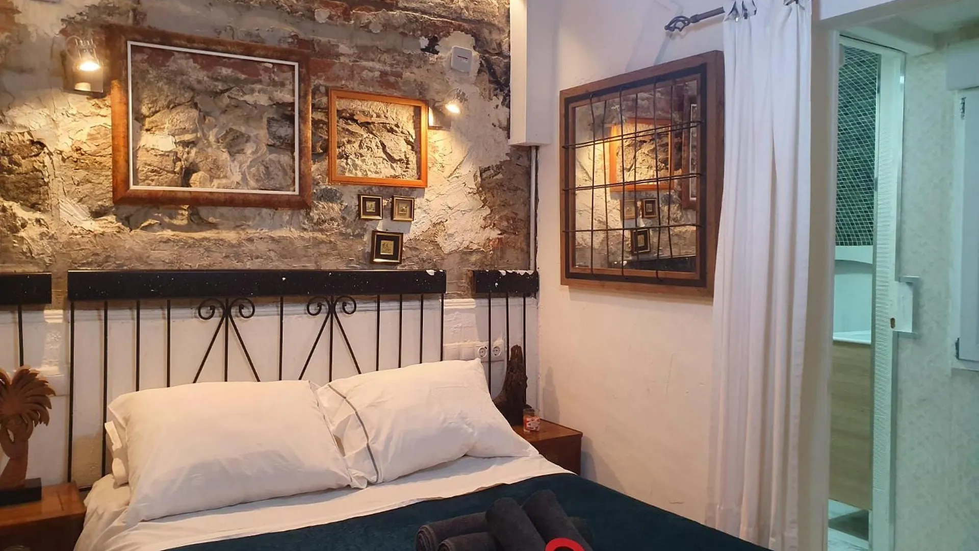 ברצלונה Studio Or Rooms With Private Bathroom Or Rooms With Shared Bathroom