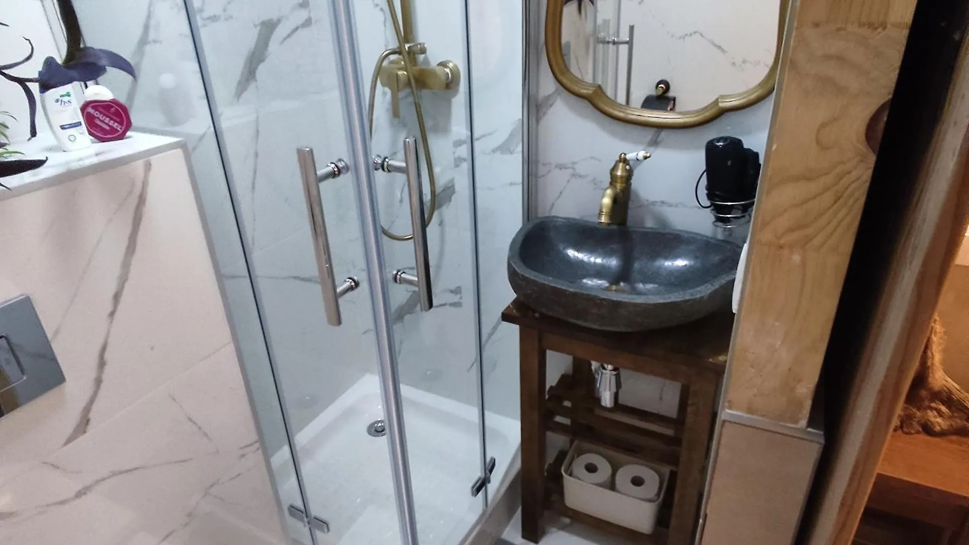 ברצלונה Studio Or Rooms With Private Bathroom Or Rooms With Shared Bathroom דירה