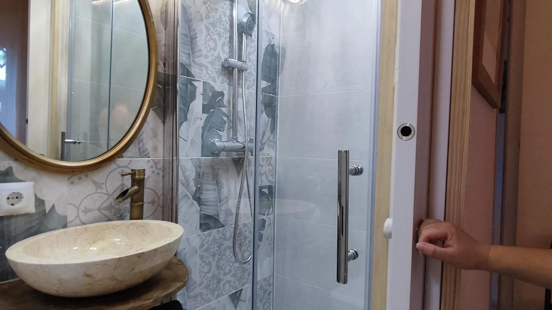 Studio Or Rooms With Private Bathroom Or Rooms With Shared Bathroom Barcelona Apartment