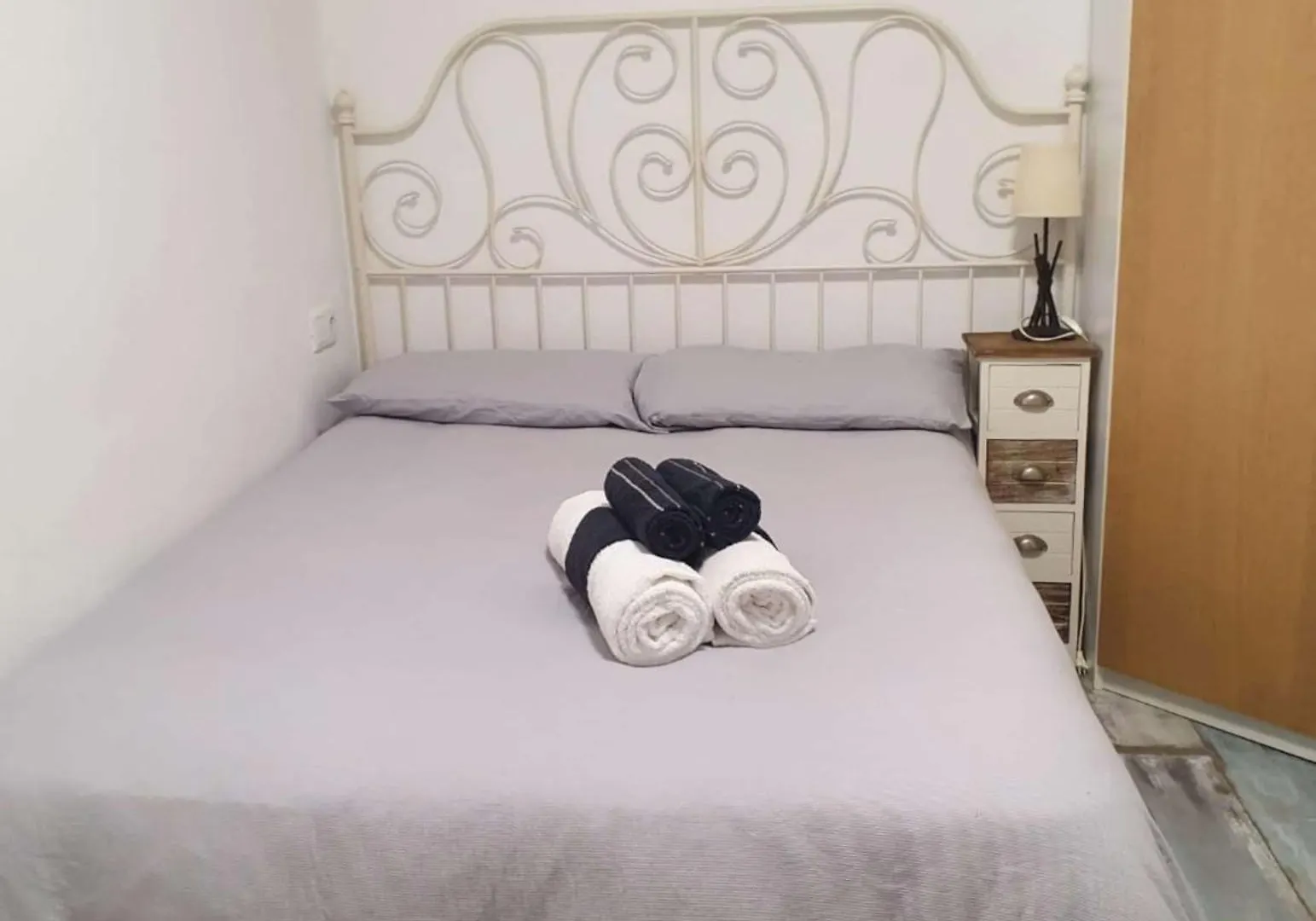 Studio Or Rooms With Private Bathroom Or Rooms With Shared Bathroom Barcelone