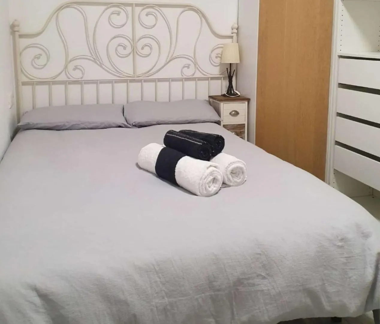 Studio Or Rooms With Private Bathroom Or Rooms With Shared Bathroom Barcelona