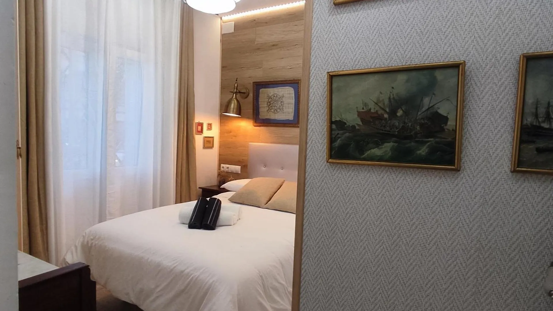 Studio Or Rooms With Private Bathroom Or Rooms With Shared Bathroom Barcelona Spain
