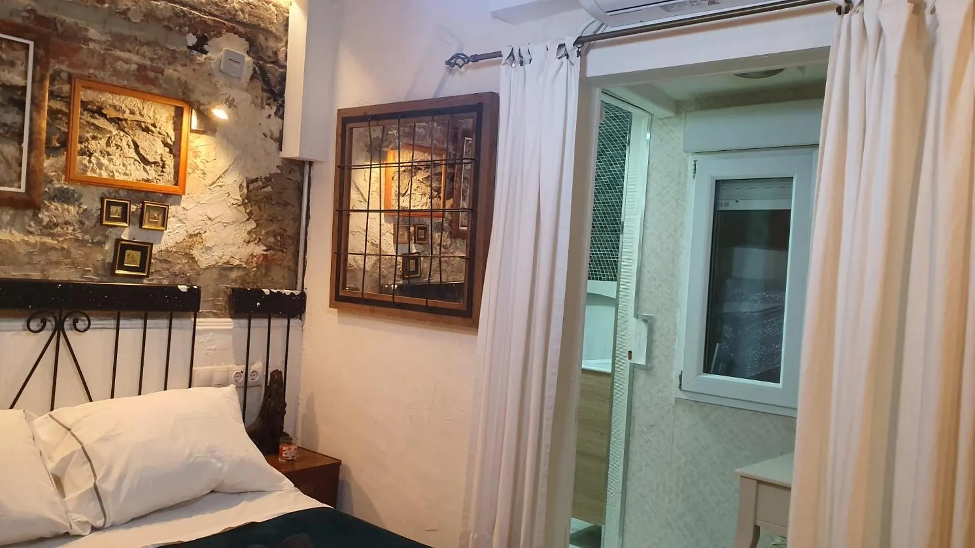 Studio Or Rooms With Private Bathroom Or Rooms With Shared Bathroom Barcelona 0*,  Spain