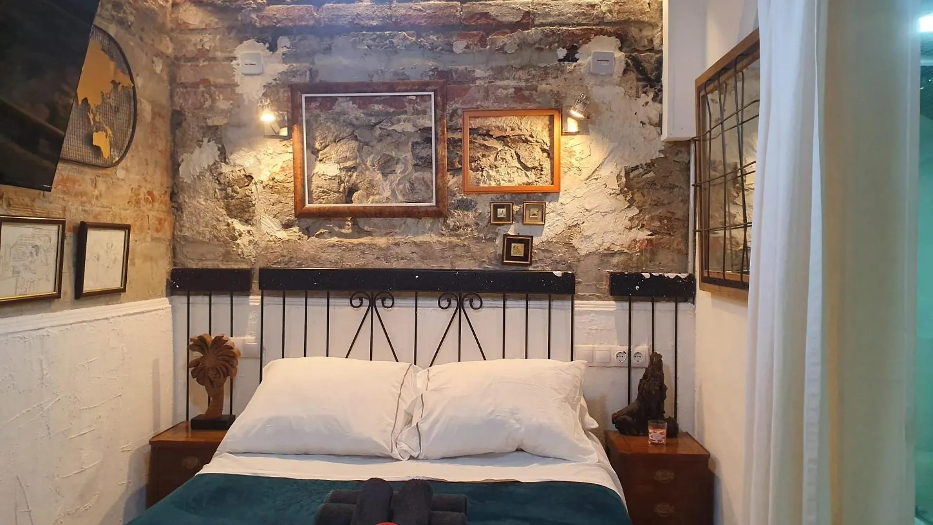Apartment Studio Or Rooms With Private Bathroom Or Rooms With Shared Bathroom Barcelona Spain