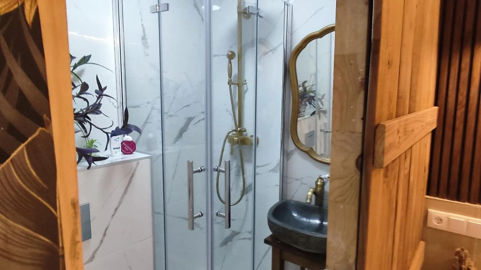 Studio Or Rooms With Private Bathroom Or Rooms With Shared Bathroom Barcelona