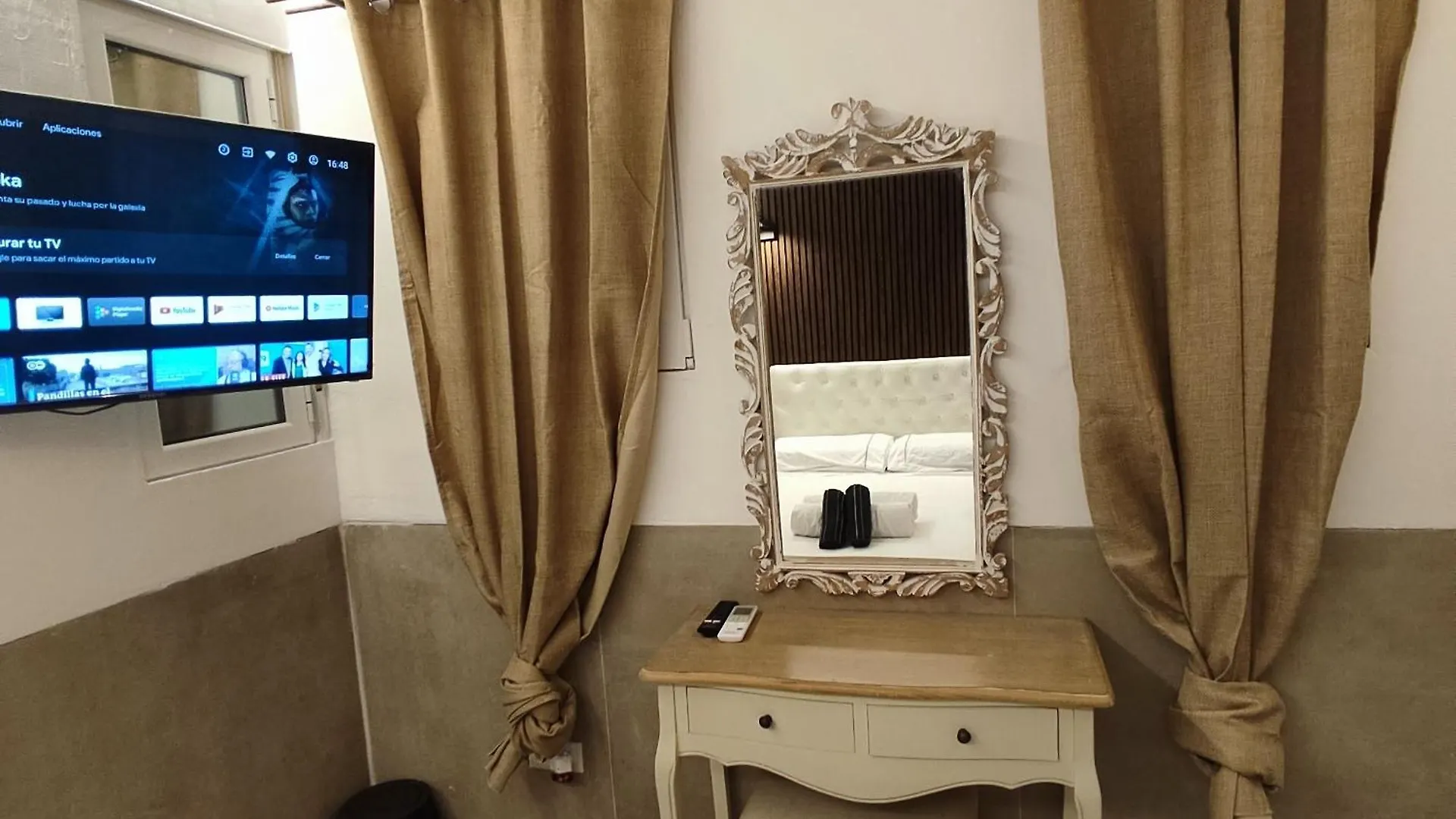 Apartment Studio Or Rooms With Private Bathroom Or Rooms With Shared Bathroom Barcelona Spain