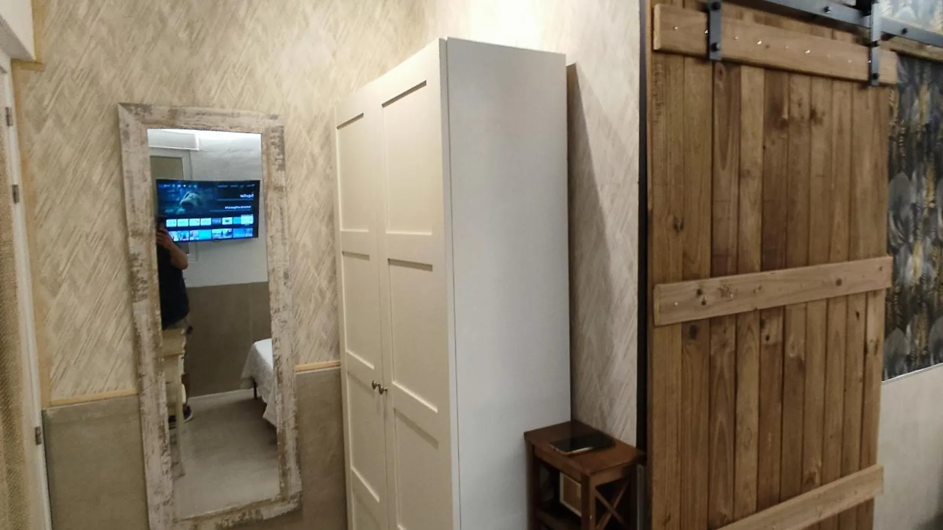 Apartment Studio Or Rooms With Private Bathroom Or Rooms With Shared Bathroom Barcelona Spain